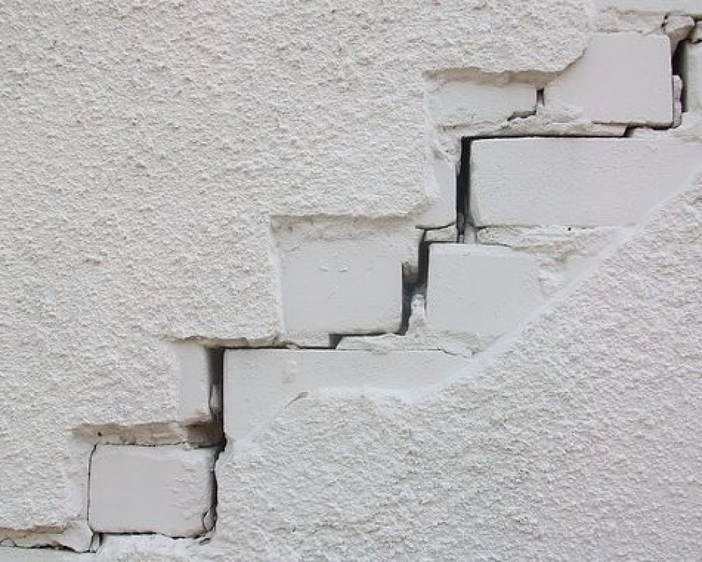 crack-2052474_640-640x380